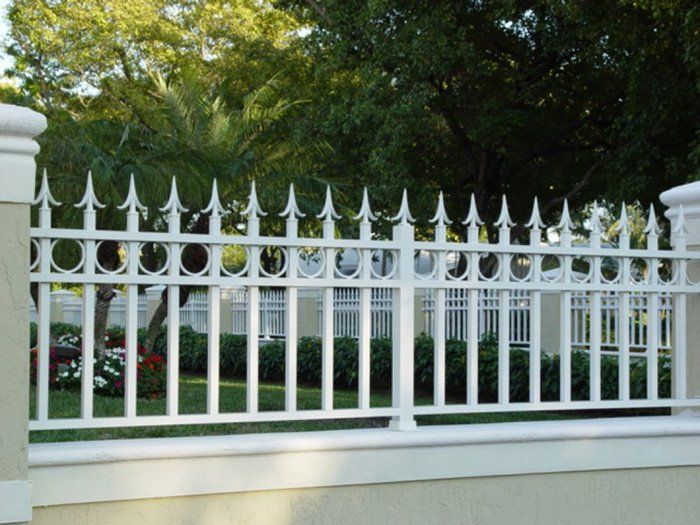 Mẫu hàng rào hiện đại mang đến sự tính tế và sang trọng cho ngôi nhà của bạn. Hãy xem hình ảnh để cảm nhận sự tinh tế và độc đáo của mẫu hàng rào hiện đại, tạo cho gia đình bạn không gian sống lý tưởng.